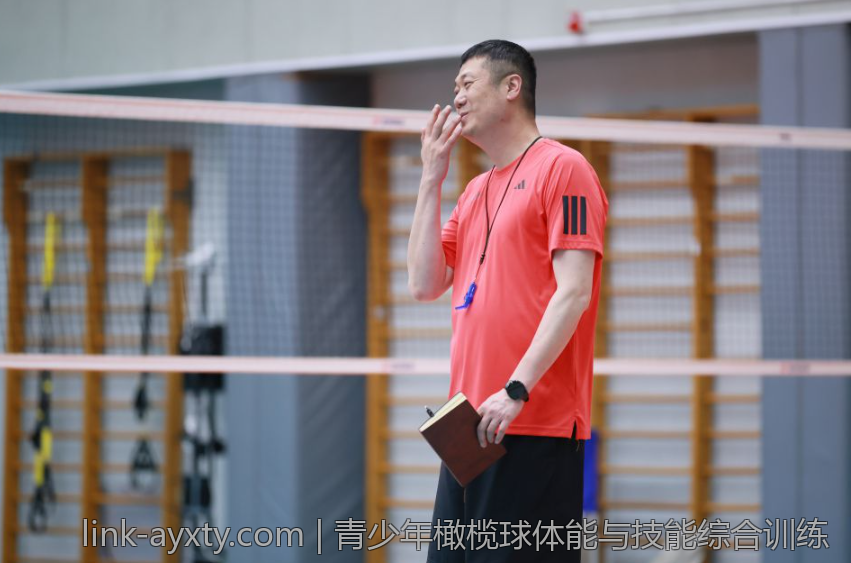 青少年橄榄球体能与技能综合训练